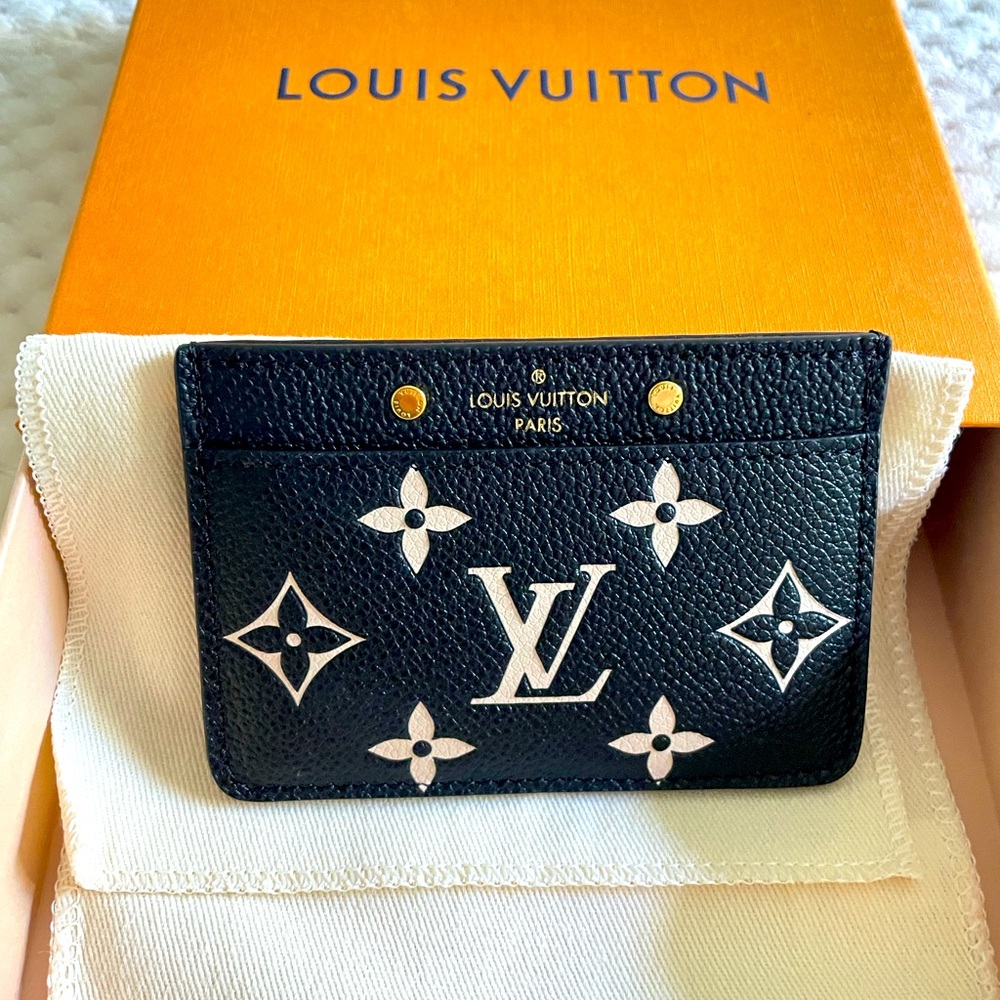 NEW - Vuitton card holder